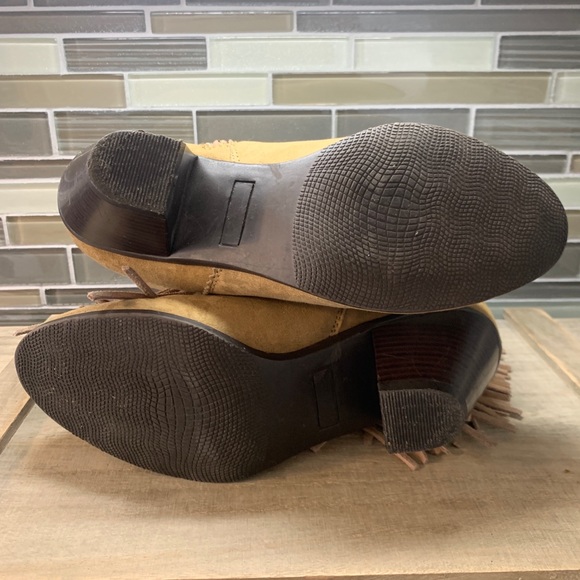 Maurice Fashions Beige Faux Suede Fringe Ankle Bootie Boots Woman's Shoe Size 6 - Picture 6 of 12